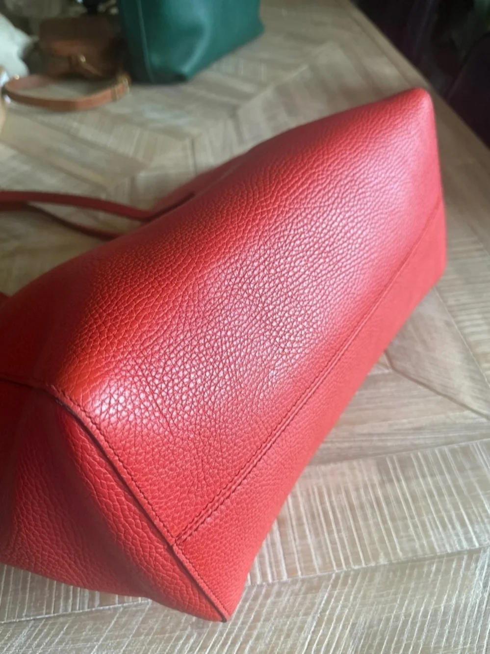 Authenticated Gucci Red Leather Large Swing Tote - Picture 3 of 14